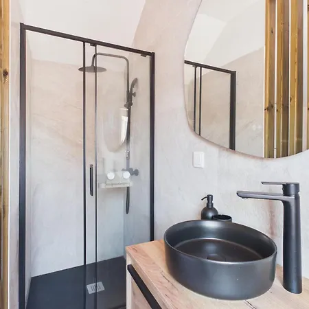 Appartement New 2br, 2 En-suites W/ A/c - Principe Real | By Airnest *