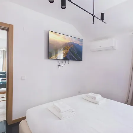 New 2br, 2 En-suites W/ A/c - Principe Real | By Airnest Appartement *